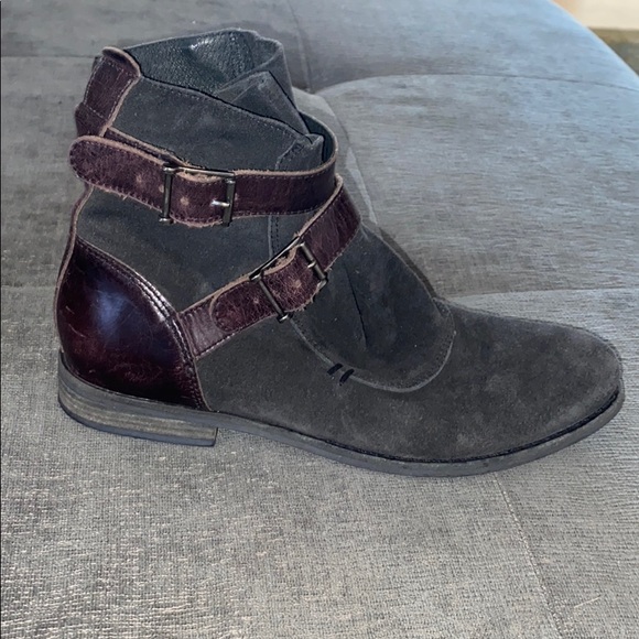 Suede Booties Size 9.5 - Picture 2 of 4